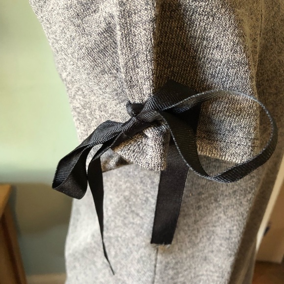 Flowy grey dress with bows - Picture 2 of 5